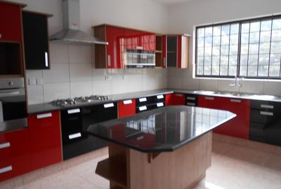 3 Bed Apartment with En Suite in Riverside