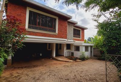 5 Bed Townhouse with En Suite in Spring Valley