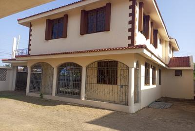 4 Bed Villa with En Suite in Nyali Area - 2
