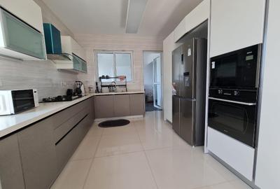 4 Bed Apartment with En Suite in Parklands