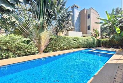 5 Bed Townhouse with En Suite in Lavington - 4
