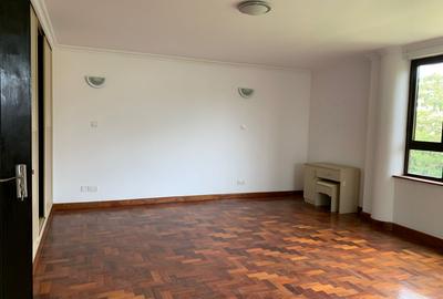 3 Bed Apartment with En Suite at Riverside Dr