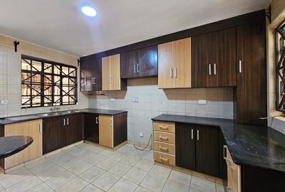 5 Bed Townhouse with En Suite at Lavington - 4