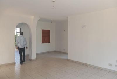 5 Bed House with En Suite at Roysambu