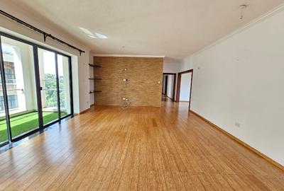 3 Bed Apartment with En Suite in Riverside