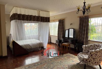 5 Bed House with En Suite in Runda - 3
