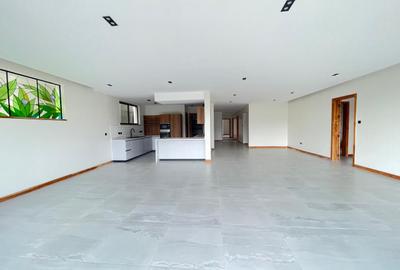 4 Bed Apartment with En Suite in Spring Valley - 2