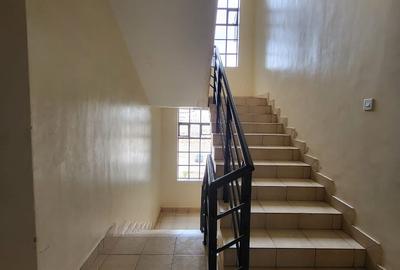 3 Bed Apartment with En Suite in Komarock - 3