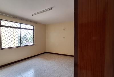 4 Bed Apartment with En Suite in Parklands