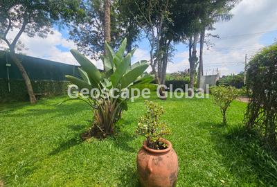 5 Bed House with En Suite in Runda - 2