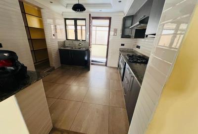 5 Bed Townhouse with En Suite in Lavington - 3