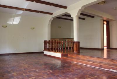 5 Bed Townhouse with En Suite in Lavington