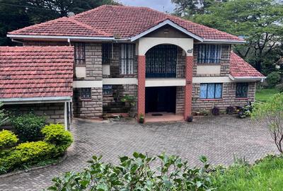 5 Bed House with En Suite in Lavington