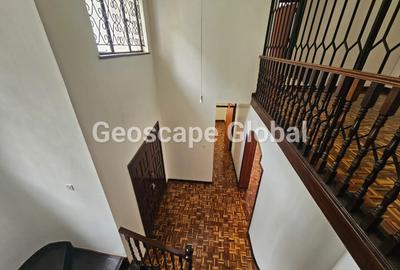 5 Bed House with En Suite in Nyari