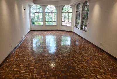 4 Bed Townhouse with En Suite in Westlands Area