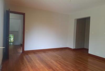5 Bed Townhouse with En Suite in Lavington