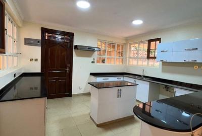 4 Bed Townhouse with En Suite in Kyuna