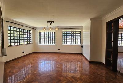 4 Bed House with En Suite in Lavington - 3