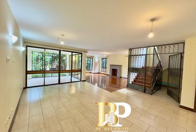 5 Bed House with En Suite in Runda