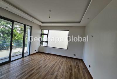 6 Bed Townhouse with En Suite in Lavington - 2