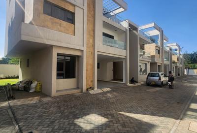 5 Bed Townhouse with En Suite in Lavington