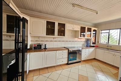 Furnished 3 Bed Apartment with En Suite in Kileleshwa - 4