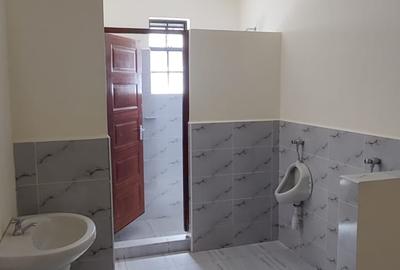 6,550 ft² Warehouse with Service Charge Included in Mlolongo - 4