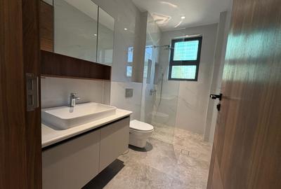 3 Bed Apartment with En Suite in Brookside - 3