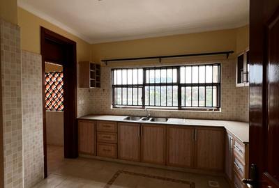 3 Bed Apartment with En Suite at Muringa Road