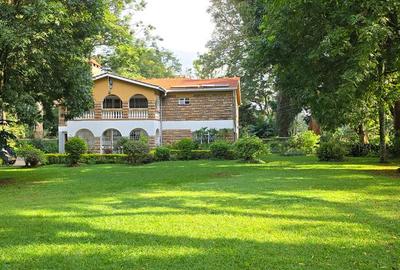 4 Bed House with En Suite in Rosslyn