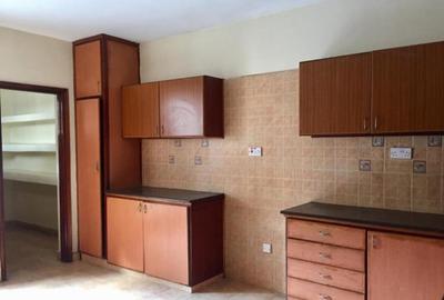5 Bed Villa with En Suite in Lavington - 2