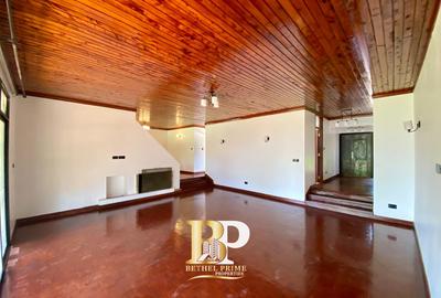 4 Bed House with En Suite at Loresho Crescent - 4