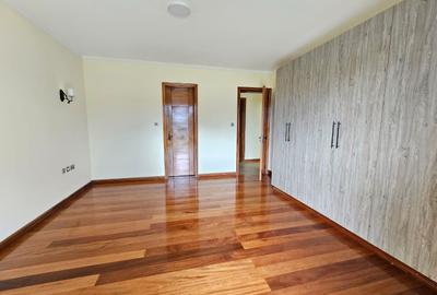 3 Bed Townhouse with En Suite in Thigiri