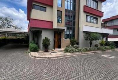 5 Bed Townhouse with En Suite at Lavington - 2