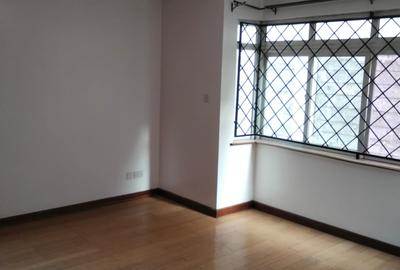 Serviced 3 Bed Apartment with En Suite in Kilimani - 4