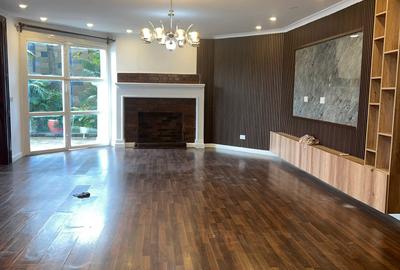 6 Bed House with En Suite in Runda - 2