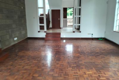 4 Bed Townhouse with En Suite in Nyari - 2