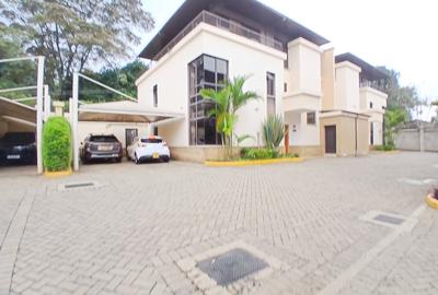 4 Bed Townhouse with En Suite in Lavington - 3