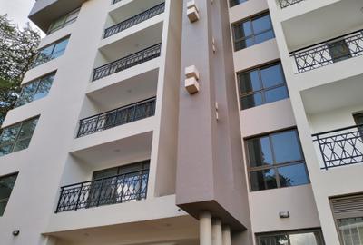 3 Bed Apartment with En Suite in Lavington