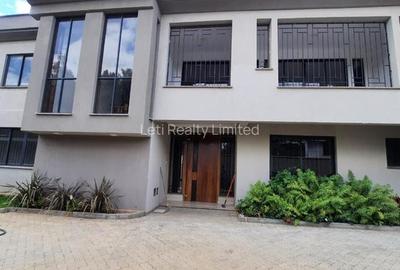 6 Bed Townhouse with En Suite in Lavington - 4