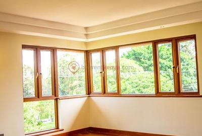 5 Bed House with En Suite at Lavington