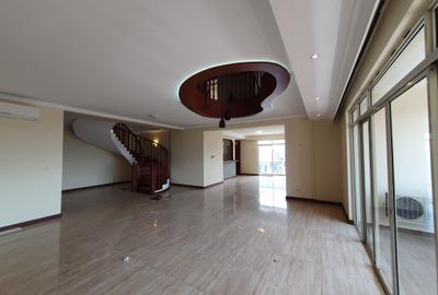 Serviced 4 Bed Apartment with En Suite in Parklands