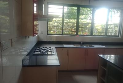 5 Bed Townhouse with En Suite in Lavington