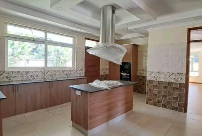 5 Bed House with En Suite in Kyuna - 3