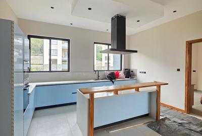 4 Bed Apartment with En Suite at Oak And Ivy Residence - 4