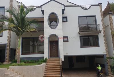 5 Bed House with En Suite at Lavington