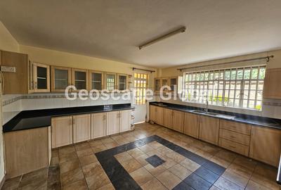 4 Bed House with En Suite in Rosslyn - 4