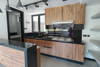 2 Bed Apartment with En Suite at Peponi Road - 4