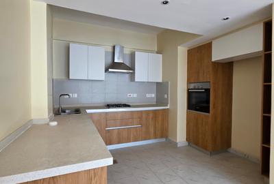 3 Bed Apartment with En Suite in Kileleshwa - 3