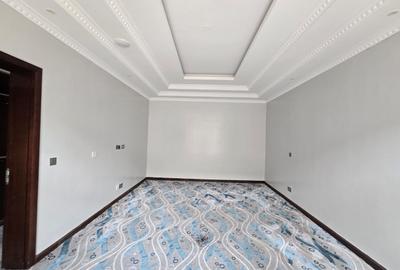 5 Bed Townhouse with En Suite in Lavington - 3